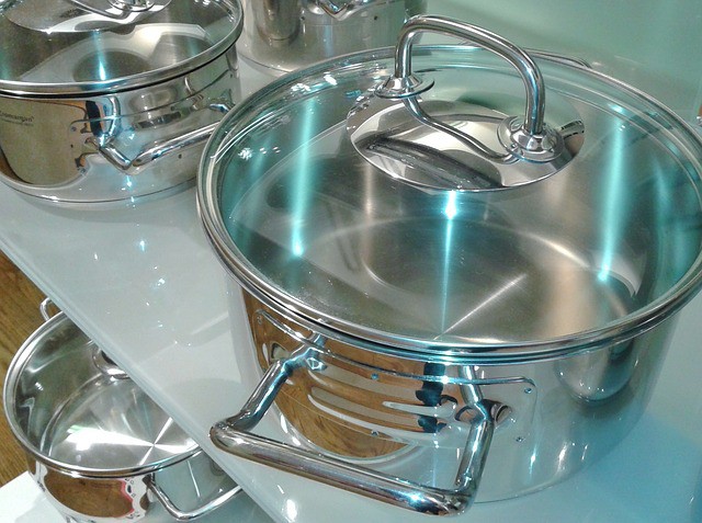 clean-stainless-steel-cooking-pot